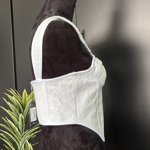 PrettyLittleThing Bandage Corset Crop,lace overlay,dip hem,bust cup,zipper back - Picture 7 of 11